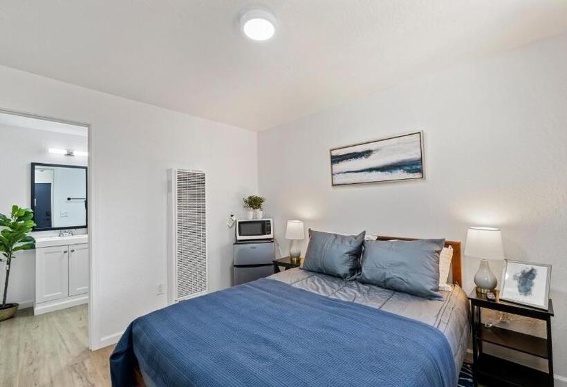 חדר בסיסי, Adventure Lodge