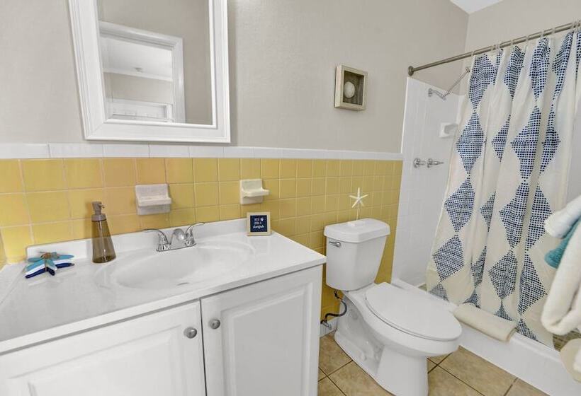 スタンダードスタジオ, Sea Foam Suites