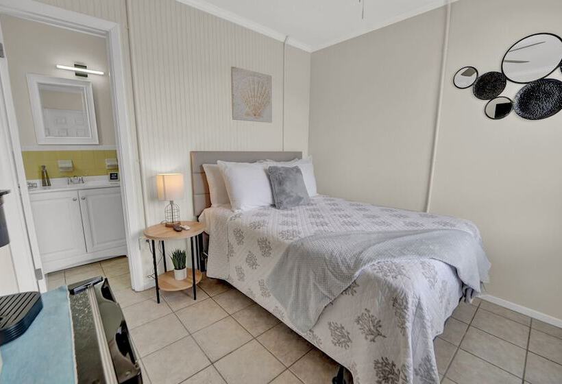 スタンダードスタジオ, Sea Foam Suites