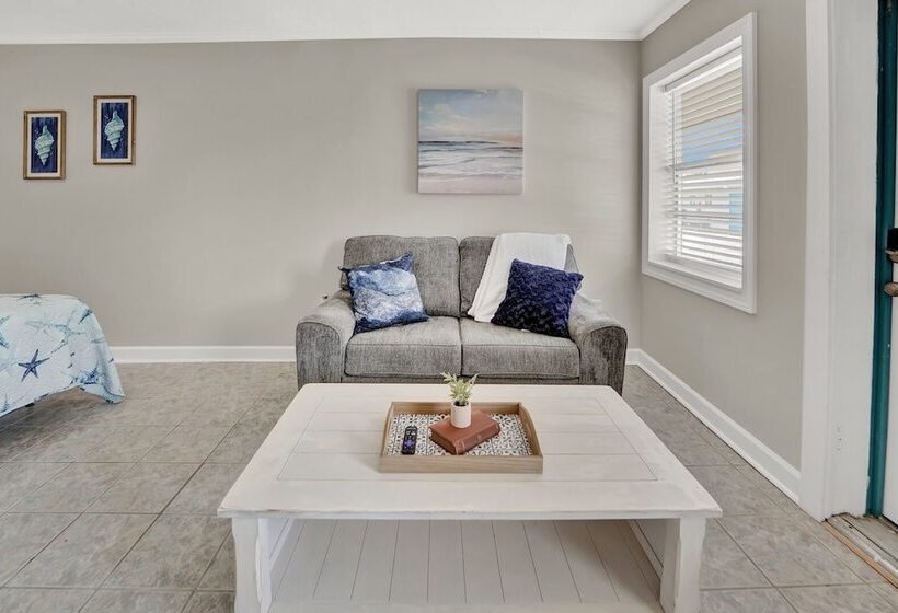 スタンダードスタジオ, Sea Foam Suites