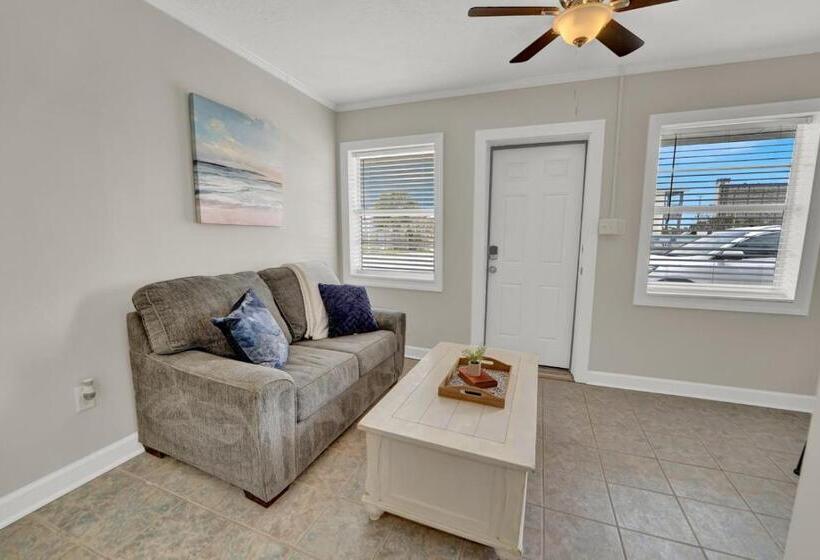 スタンダードスタジオ, Sea Foam Suites