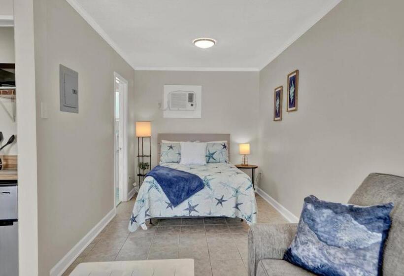 スタンダードスタジオ, Sea Foam Suites