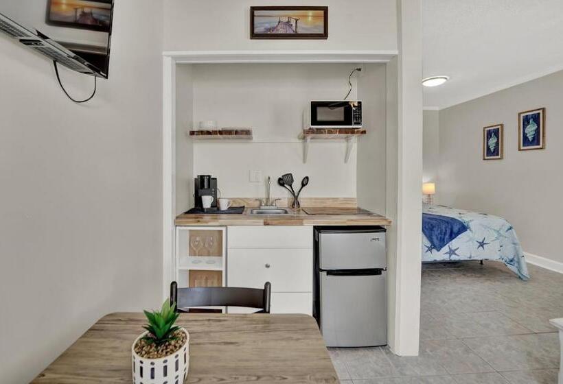 スタンダードスタジオ, Sea Foam Suites