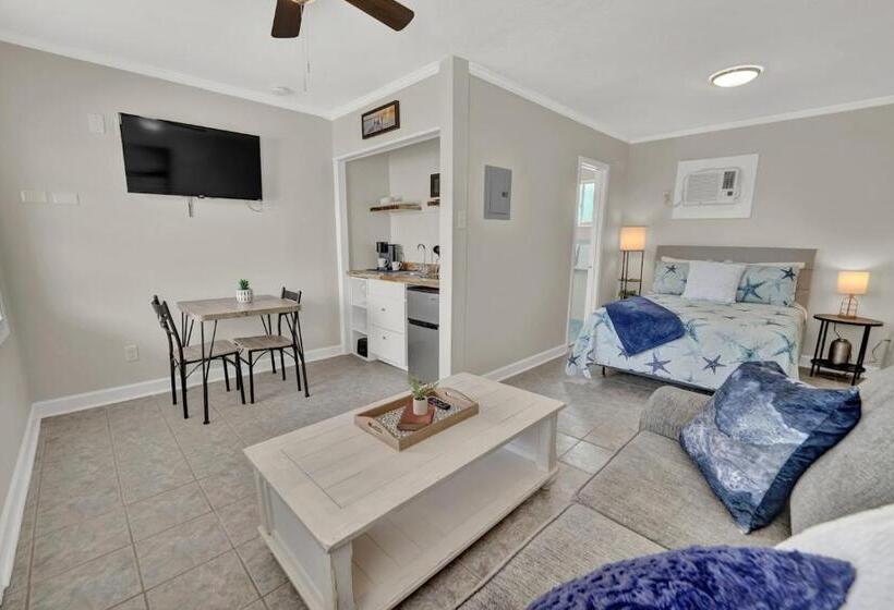 スタンダードスタジオ, Sea Foam Suites