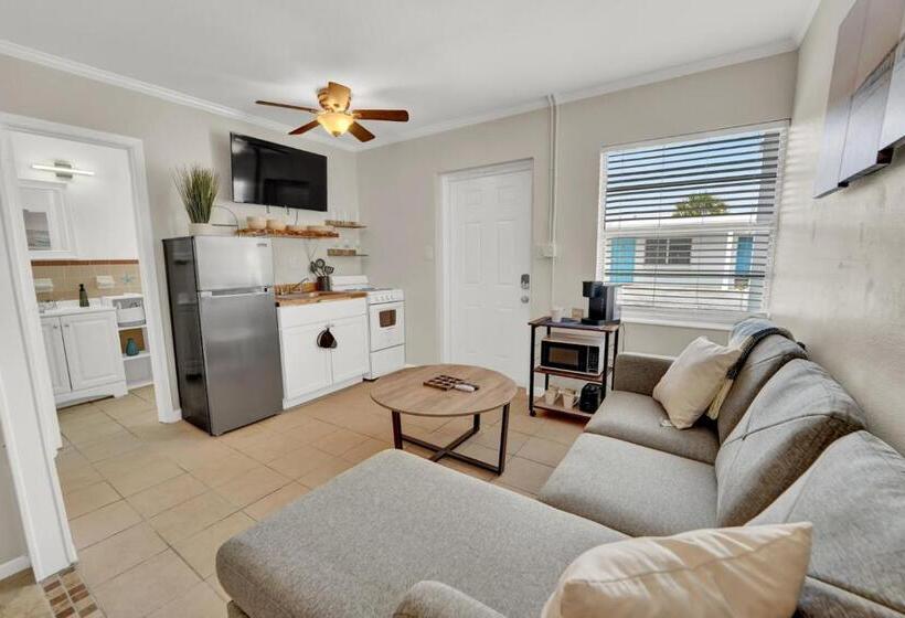 デラックストリプルルーム, Sea Foam Suites