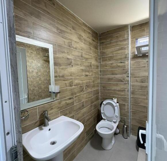 اتاق خانوادگی با چشمانداز باغ, Iveria Beach