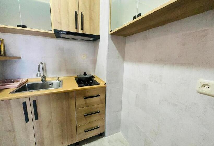 اتاق خانوادگی با چشمانداز باغ, Iveria Beach