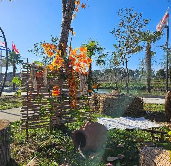 اتاق خانوادگی با چشمانداز باغ, Iveria Beach