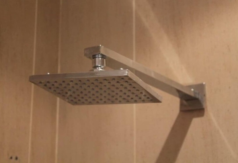 اتاق لوکس, The Capital Guest House