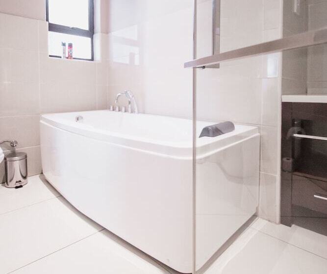 اتاق لوکس, The Capital Guest House