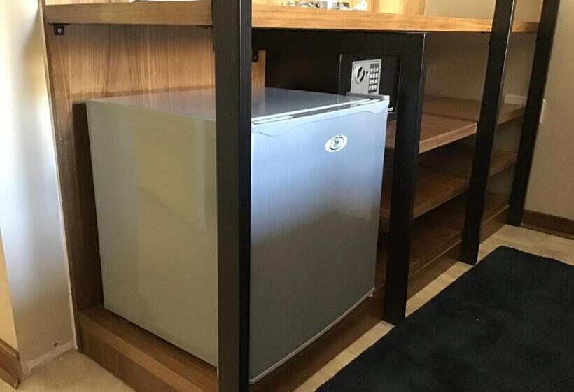 اتاق اکونومی, The Capital Guest House