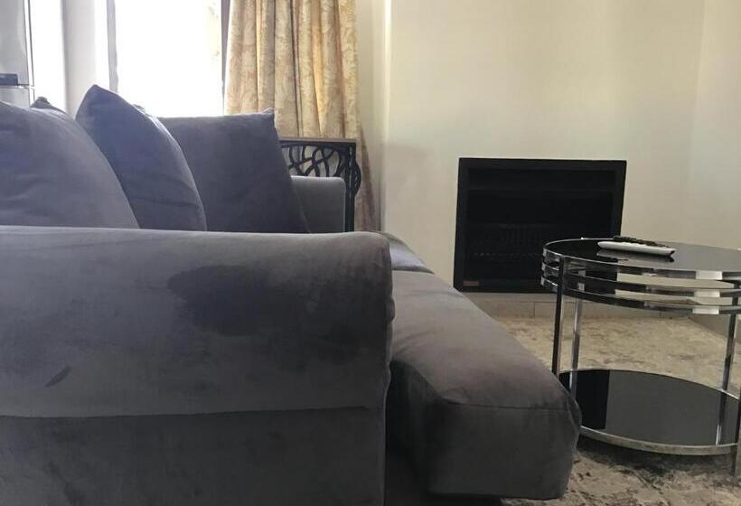 آپارتمان 1 خوابه با چشمانداز باغ, The Capital Guest House