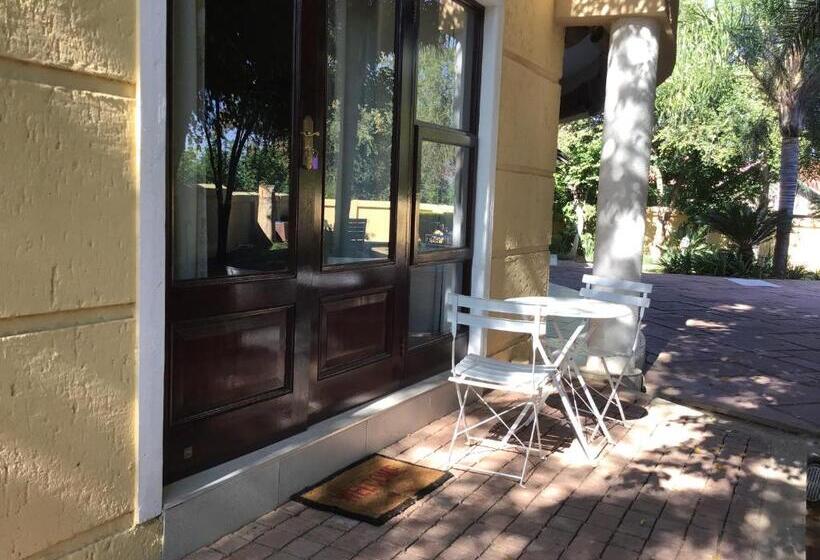 آپارتمان 1 خوابه با چشمانداز باغ, The Capital Guest House