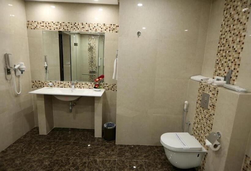 جناح جونيور, Premier