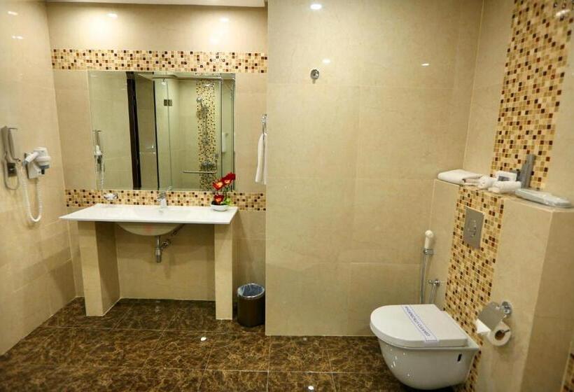 جناح إدارى, Premier