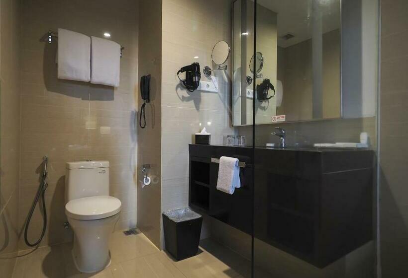 스탠다드 룸 킹사이즈 침대, Grand Mercure Solo Baru