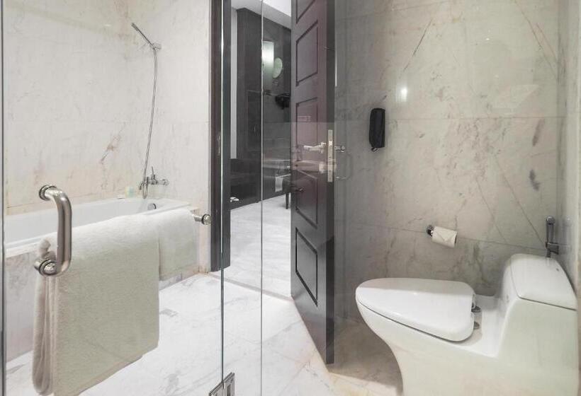 이그제큐티브 스위트 킹침대, Grand Mercure Solo Baru