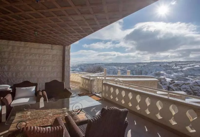 Perhesviitti, Cappadocia Minia Cave