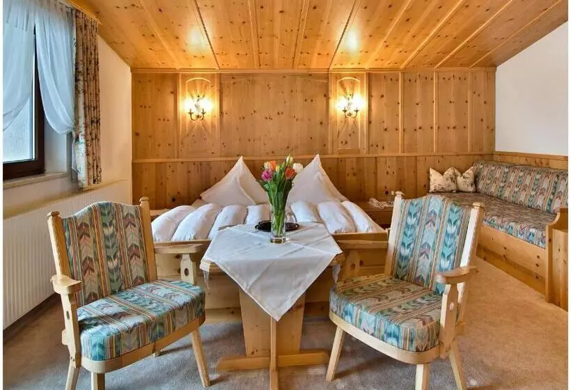 デラックストリプルルーム, Quality Hosts Arlberg Hotel Garni Mössmer