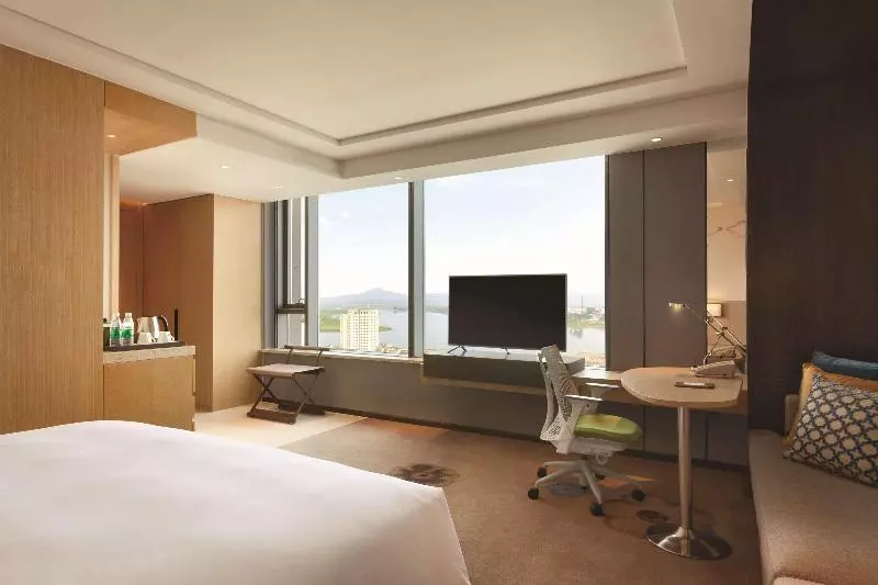キングサイズベッドのスタンダードルーム, Hilton Garden Inn Dandong