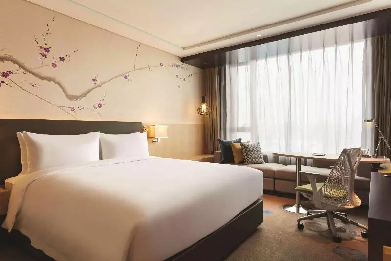キングサイズベッドのスタンダードルーム, Hilton Garden Inn Dandong