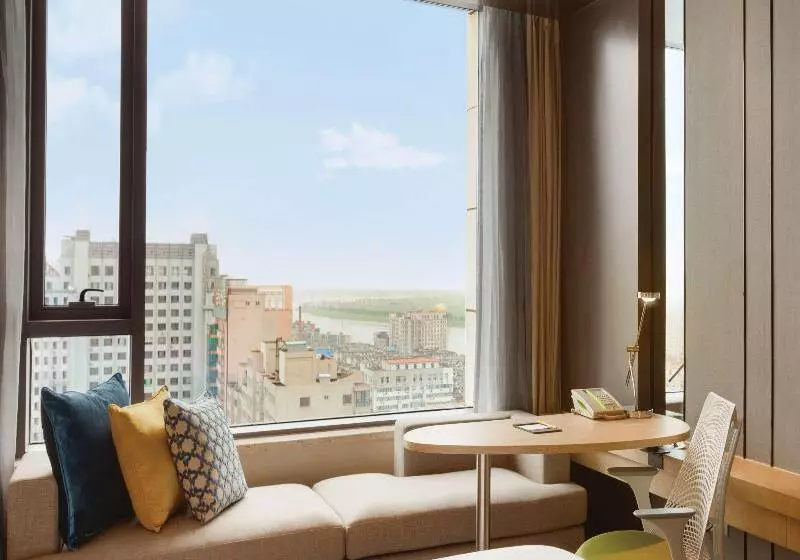 キングサイズベッドのスタンダードルーム, Hilton Garden Inn Dandong