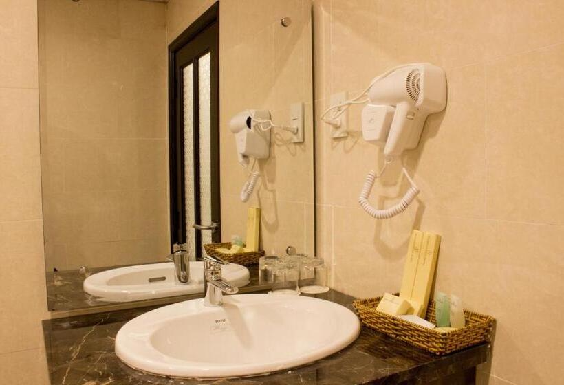 اتاق سوپریور, International