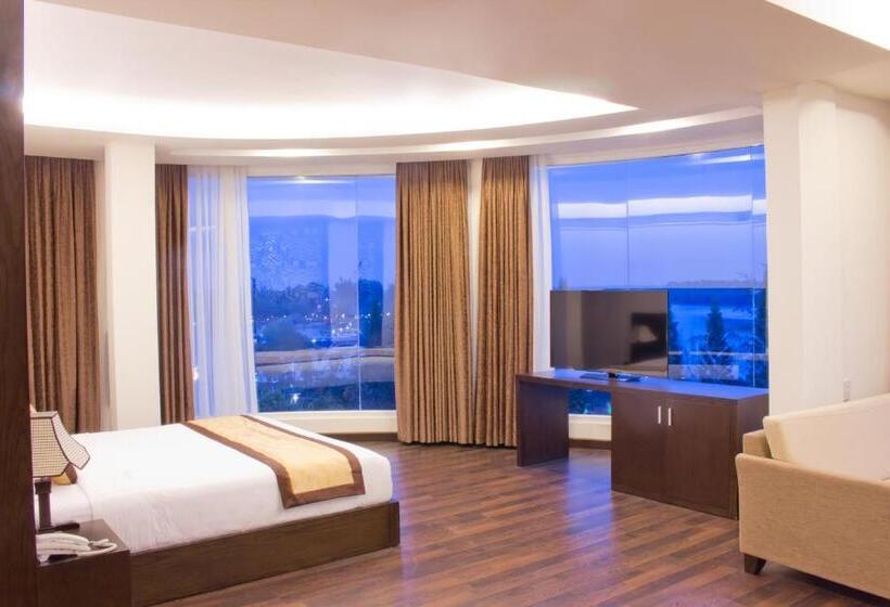 اتاق اجرایی, International