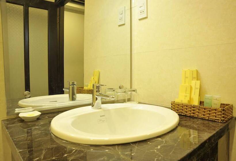 اتاق سوپریور, International