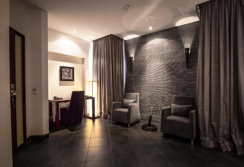 اتاق اجرایی, Lamana