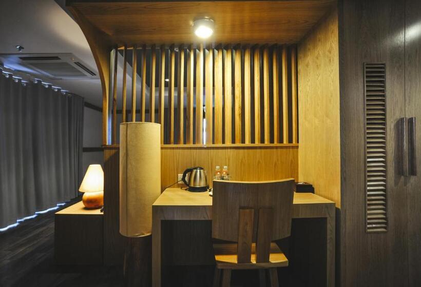 سوییت خانوادگی, Seasing Boutique