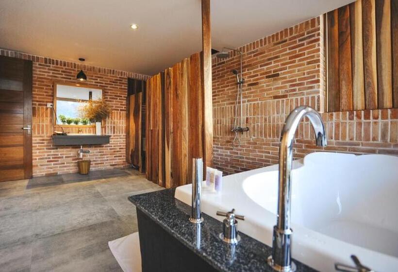 سوییت خانوادگی, Seasing Boutique