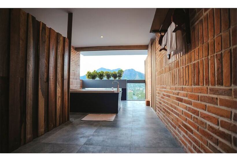 سوییت خانوادگی, Seasing Boutique