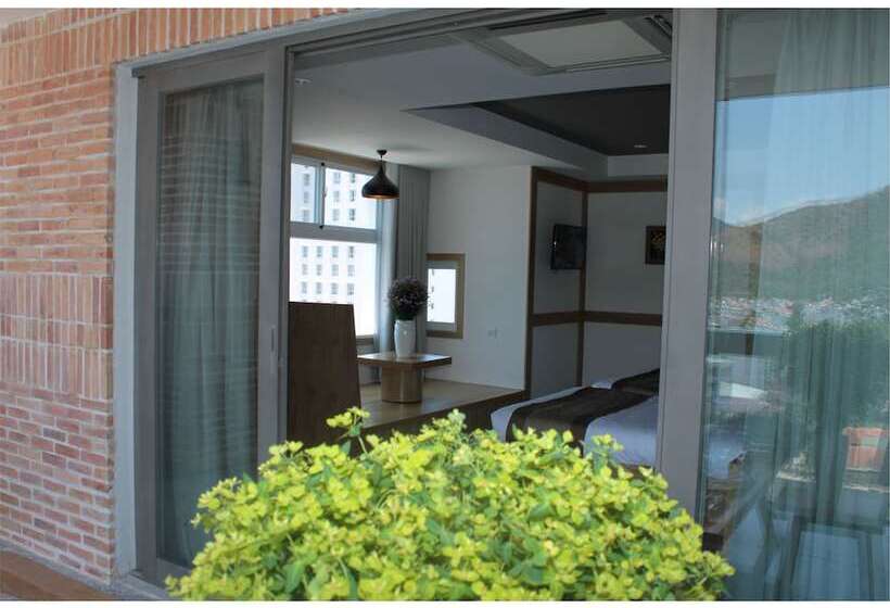 سوییت خانوادگی, Seasing Boutique