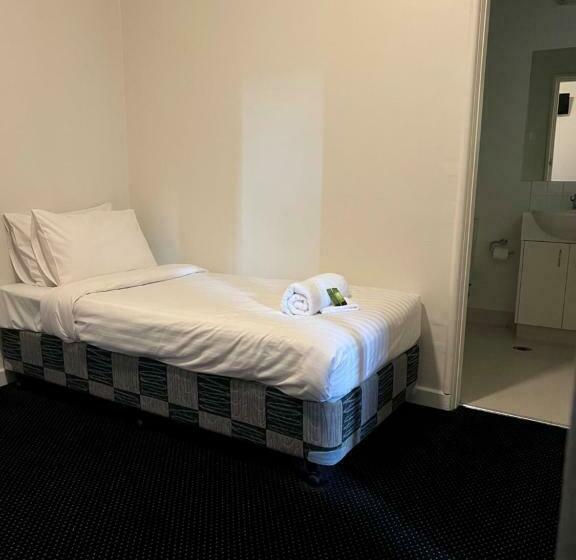 标准单人间, Star Bar Cafe &