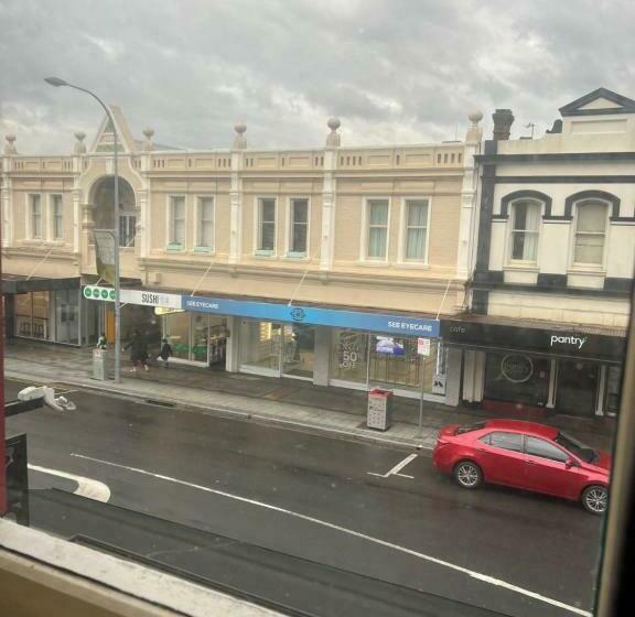 标准间, Star Bar Cafe &