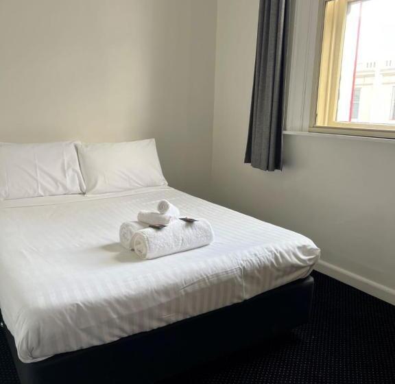 标准间, Star Bar Cafe &