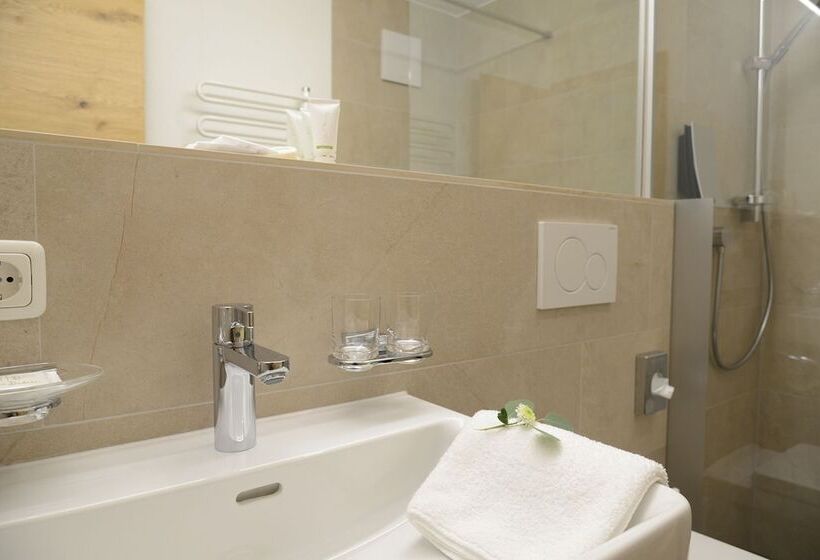 Номер Комфорт, Quality Hosts Arlberg Hotel Garni Mössmer