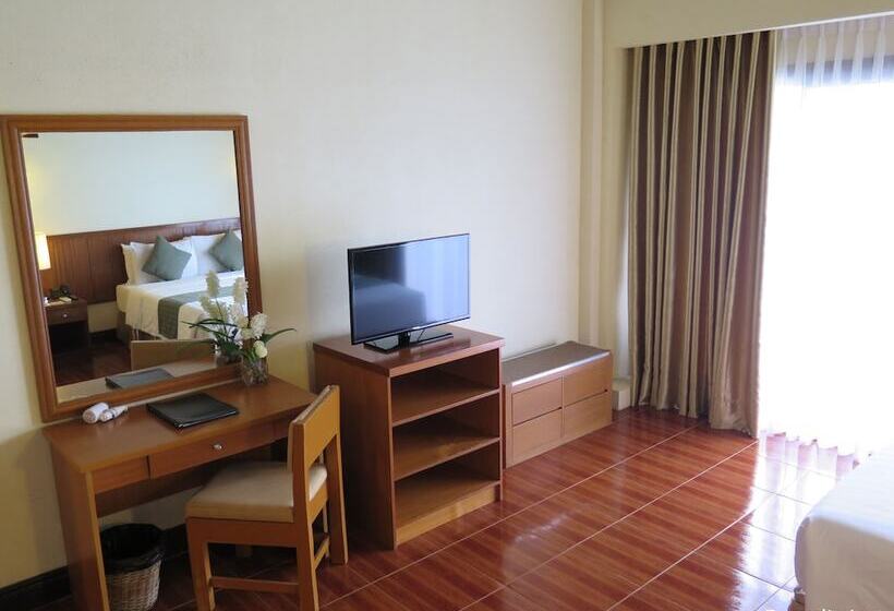 חדר דלוקס נוף לאגם, The Suites At Mount Malarayat