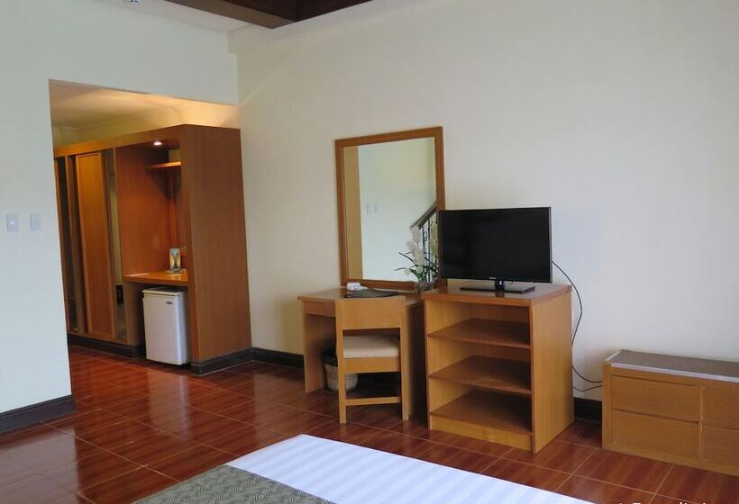 חדר דלוקס נוף לאגם, The Suites At Mount Malarayat