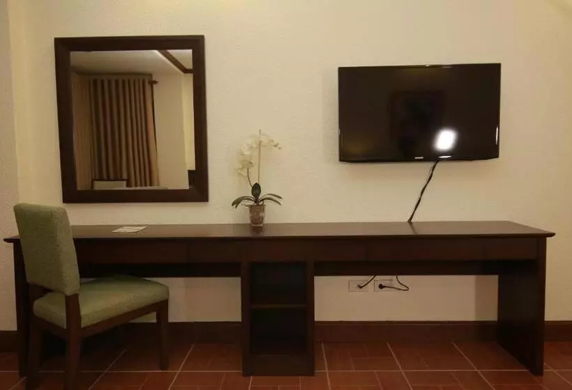 デラックスルーム, The Suites At Mount Malarayat