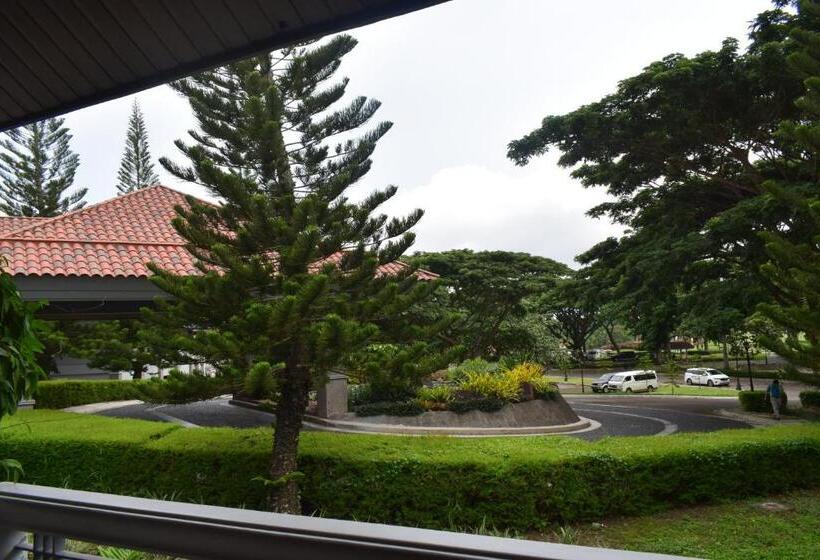 חדר סטנדרט נוף לגינה, The Suites At Mount Malarayat