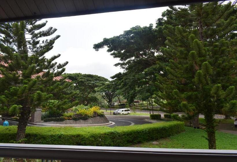 חדר סטנדרט נוף לגינה, The Suites At Mount Malarayat