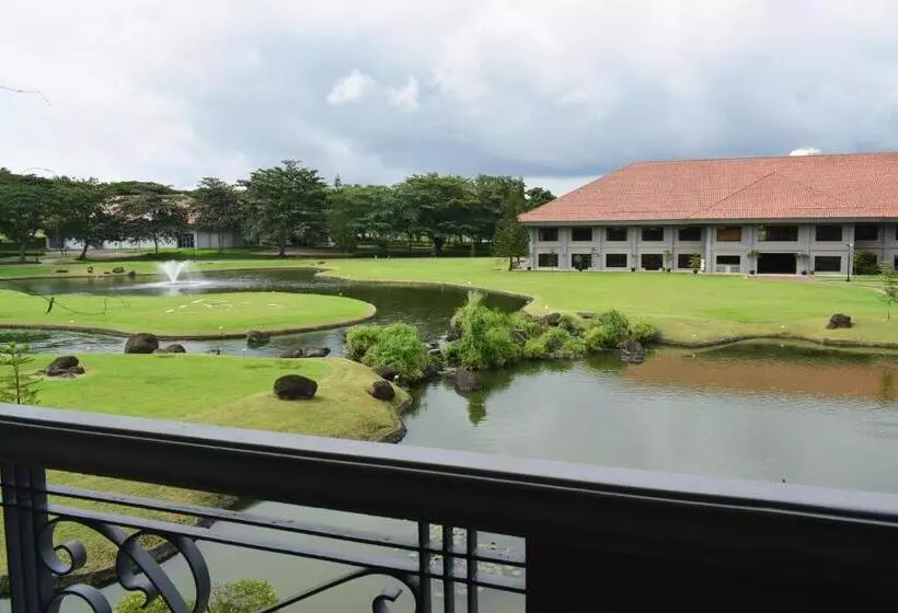 レイクビュースタンダードルーム, The Suites At Mount Malarayat