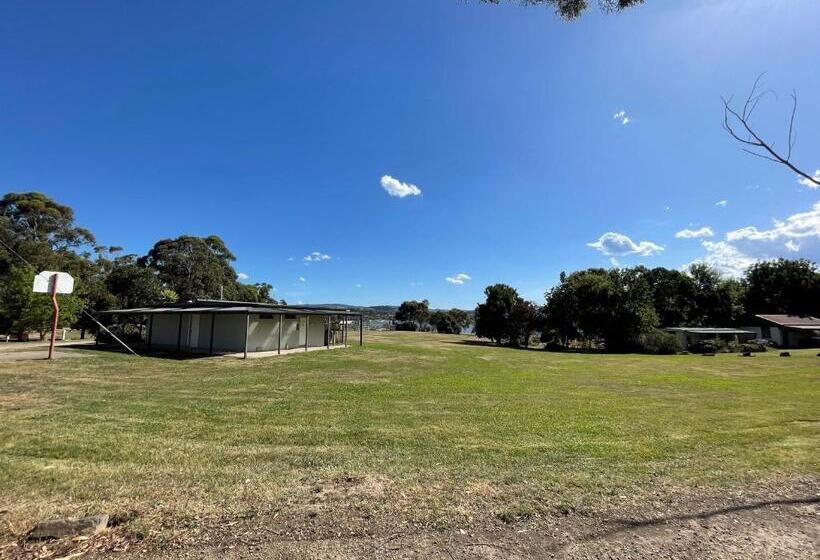 Standard Tent, Mansfield Lakeside