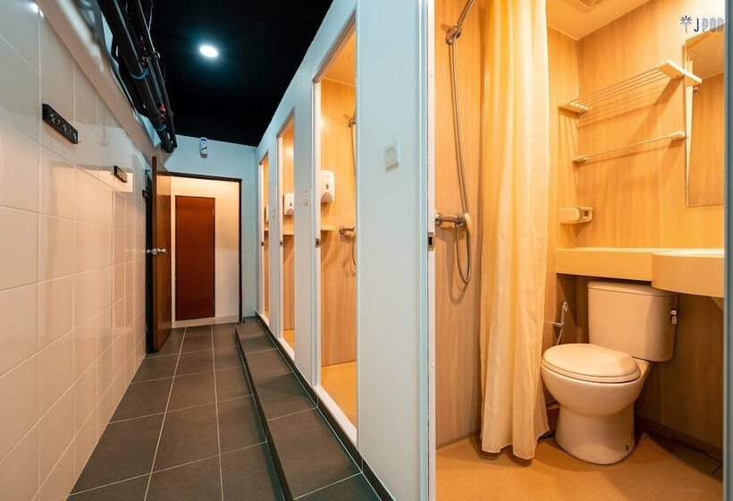 חדר משפחתי, Jpod Capsule