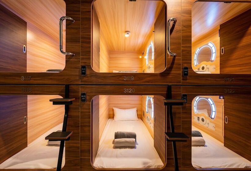 غرفة عائلية, Jpod Capsule