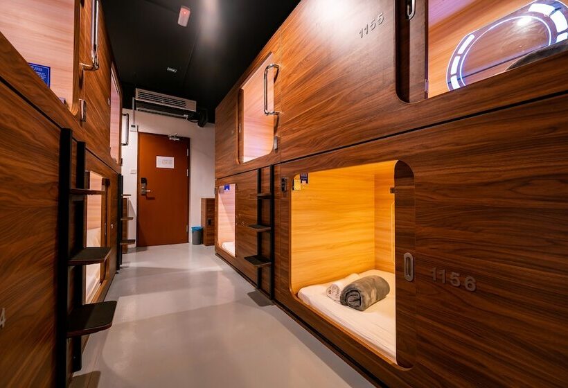 חדר משפחתי, Jpod Capsule