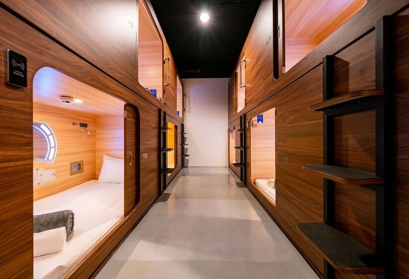 غرفة عائلية, Jpod Capsule