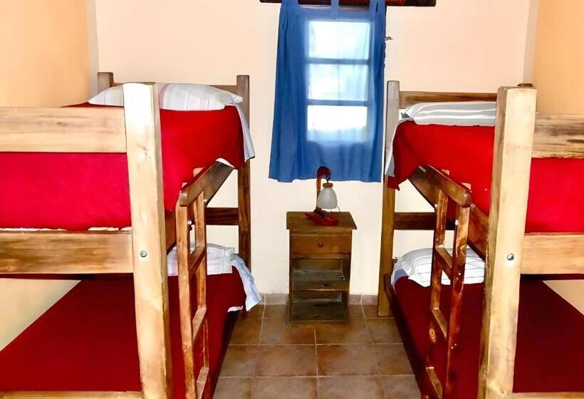 اتاق استاندارد چهارنفره با سرویس بهداشتی مشترک, Casablanca La Granja De Capilla